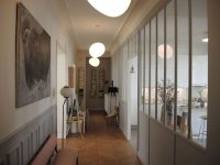 verrière d'atelier séparative entre un couloir et une cuisine à Paris