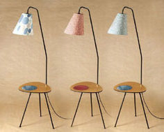 Lampadaire avec tablette intégrée de style année 50 design Arnaud Pin.